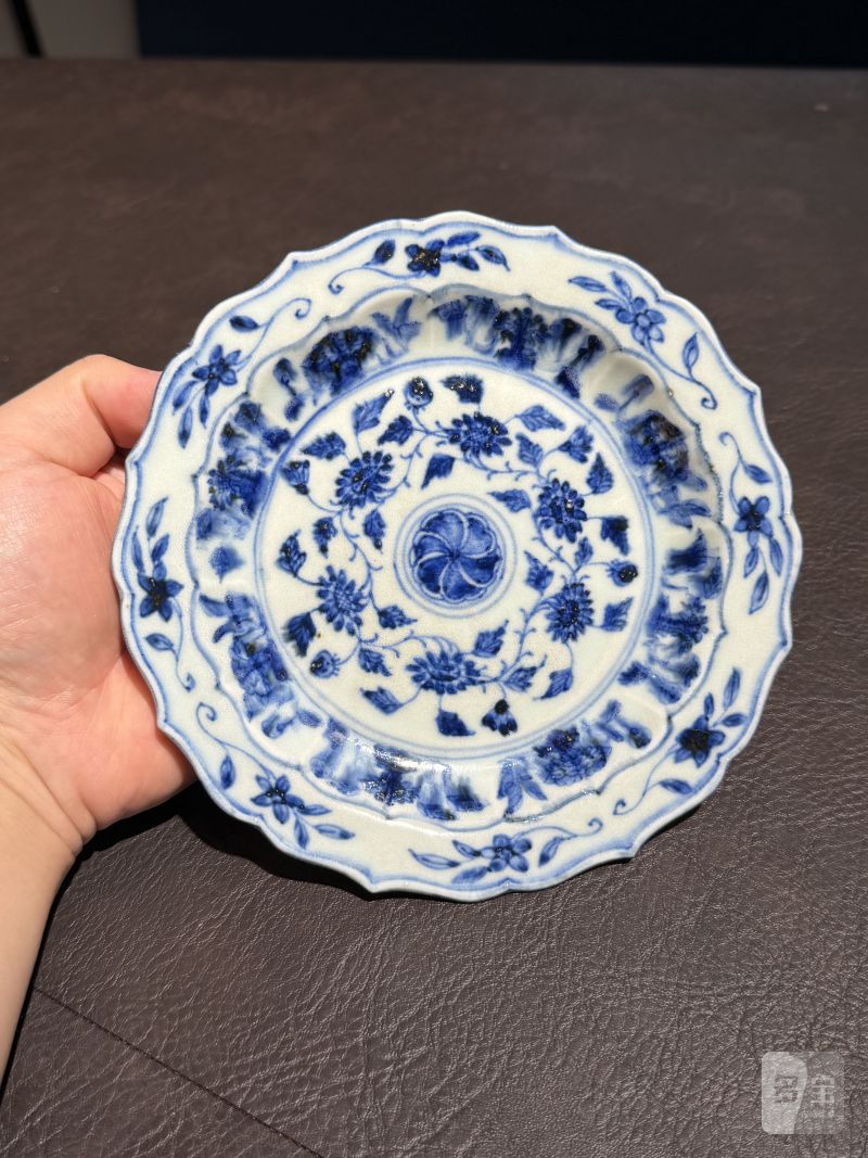 清雍正 仿永乐青花月华纹海棠盘 - 图3
